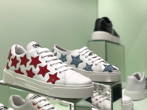 prada香港特卖,prada最新秀