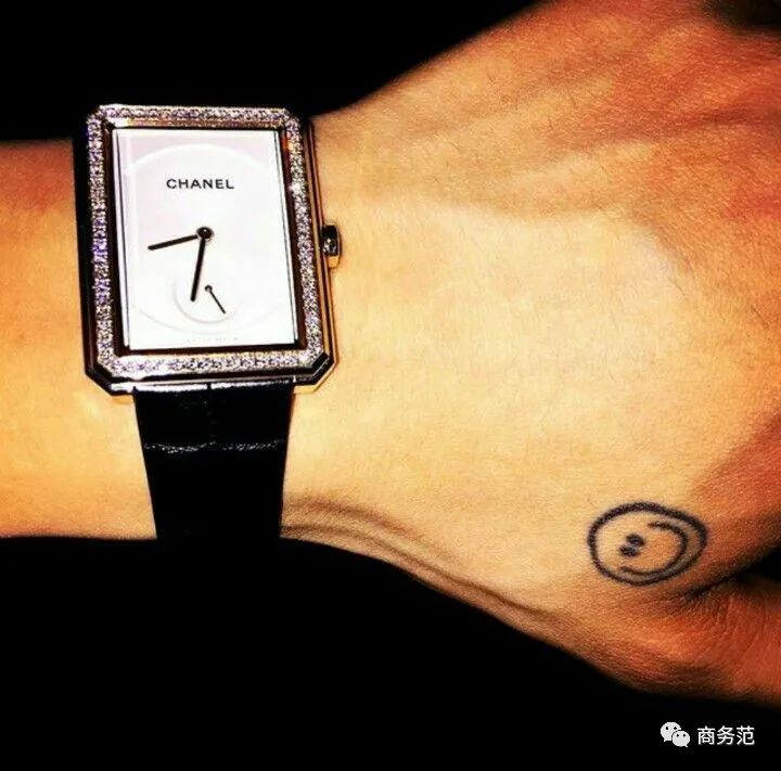 权志龙和jennie约会穿什么鞋,权志龙与jennie的穿搭