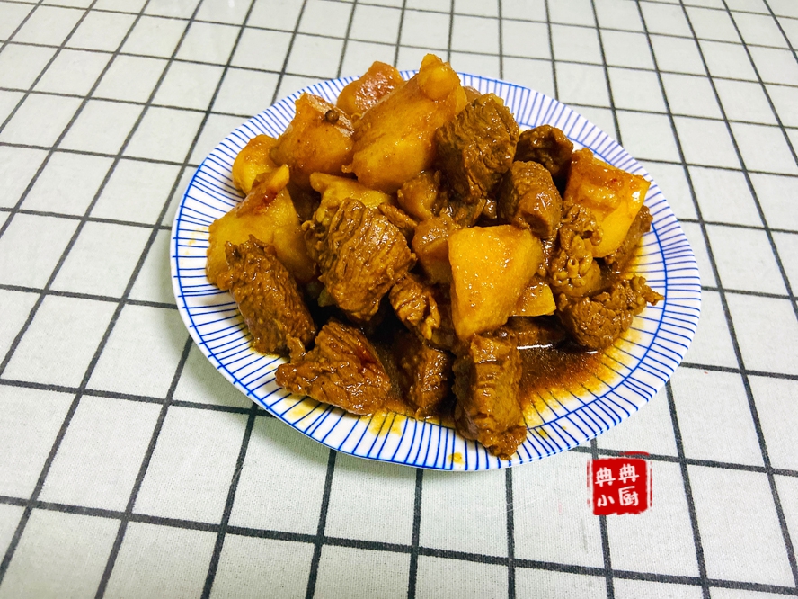 土豆炖牛肉滋养脾胃味道鲜美,土豆炖牛肉怎样做老年人能吃