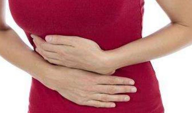 女孩用吸尘器吸走“大姨妈”，导致休克就医，网友：太刷三观