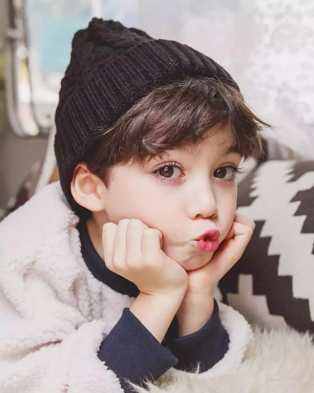 ins最火的“潮童”|5岁迷倒众生，10岁创立个人潮牌....