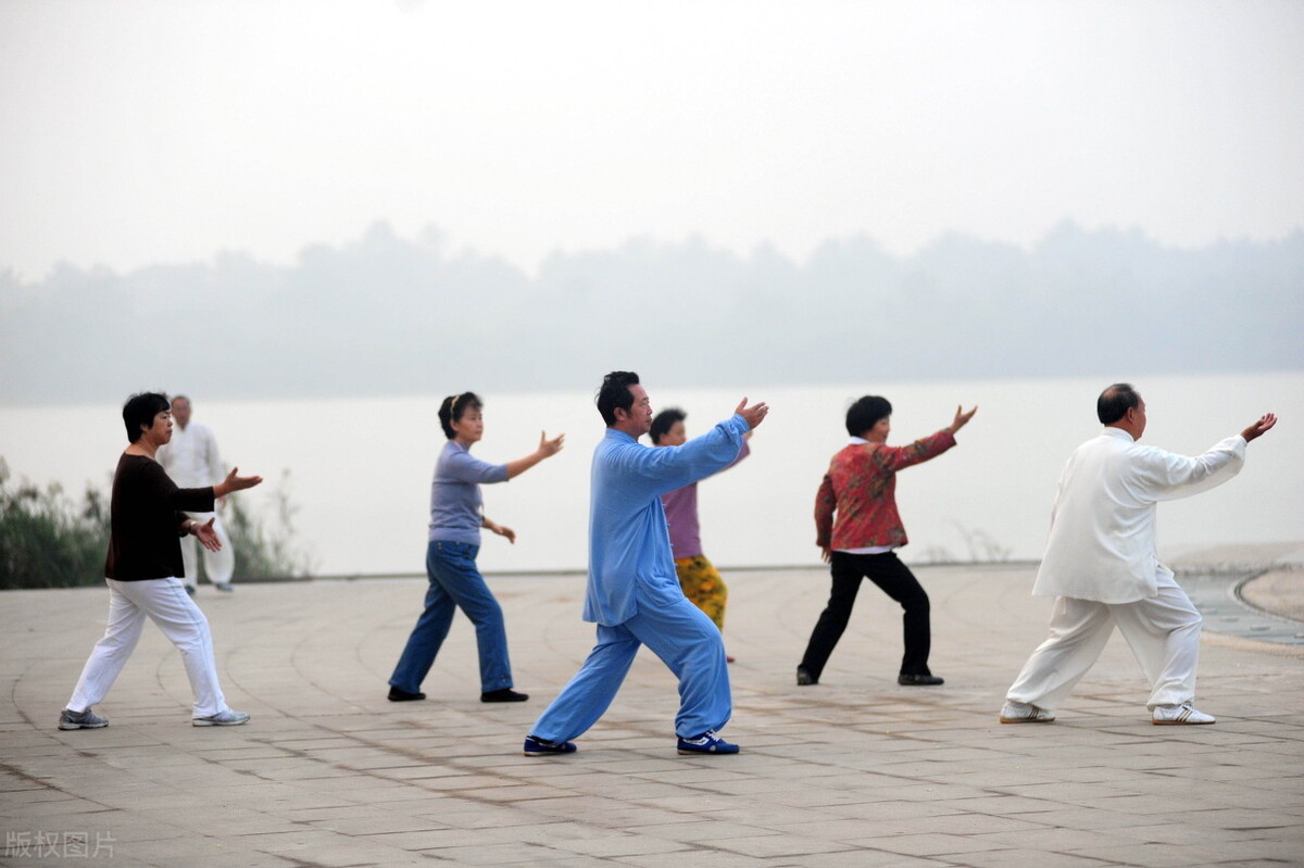 冬季早上适合什么运动,冬天早起什么时候适合运动