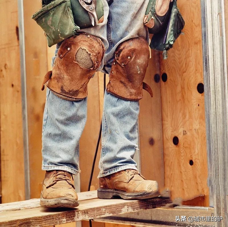 徒步时护膝需要勒得很紧吗,徒步护膝是戴还是不戴