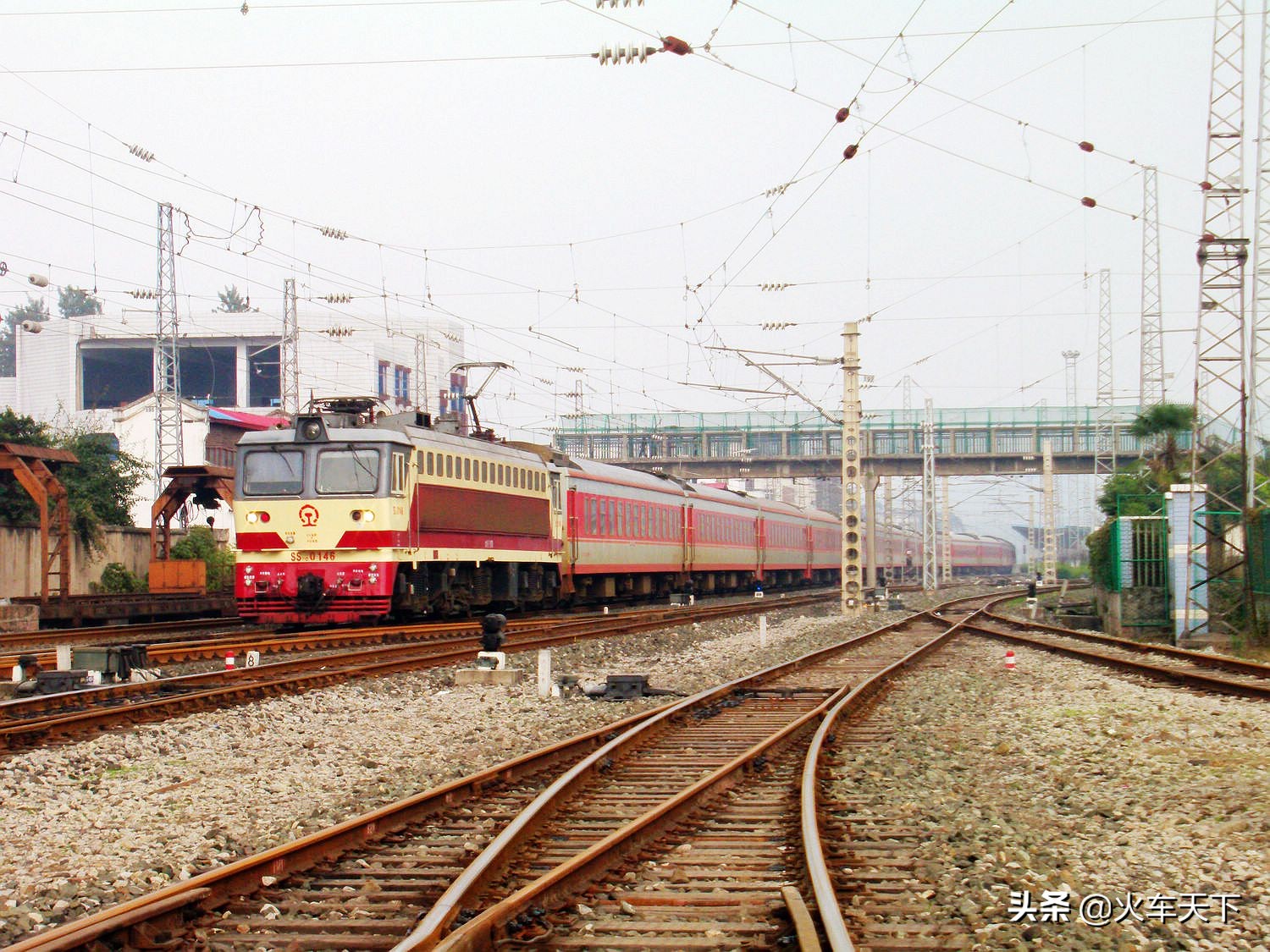 从重庆到宁波的一趟快速旅客列车