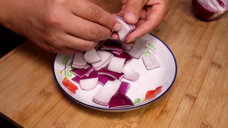 猪肝怎么腌制要焯水吗,炒猪肝是先放料酒还是后放料酒