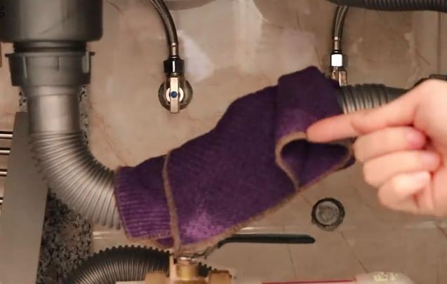 冬天水管冻住妙招图片,冬天空调出水管冻住了怎么办