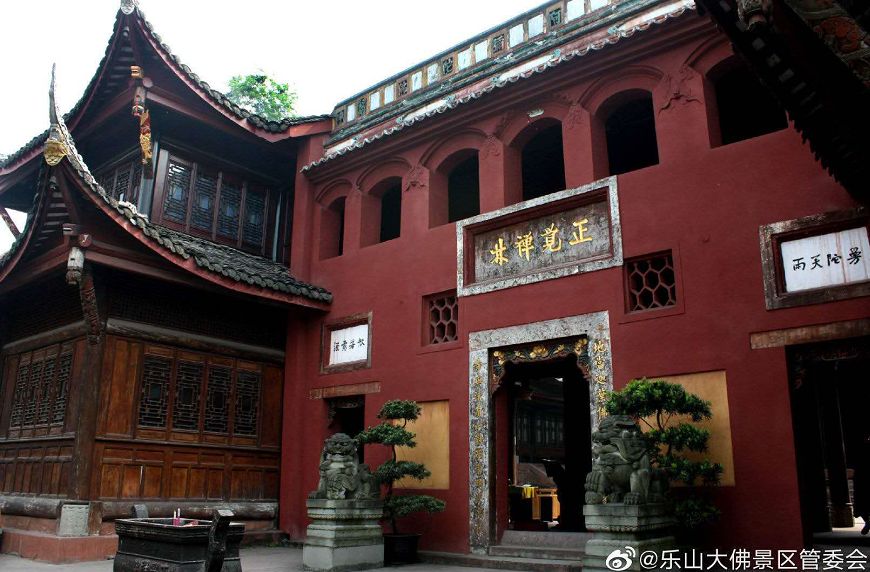 大年初一云游乐山大佛,观光乐山大佛