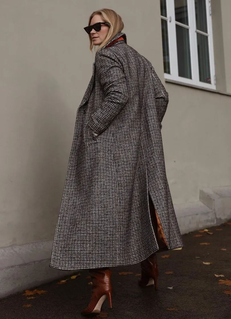 墨绿色格纹大衣怎样搭配好看,短款格纹毛呢大衣的搭配方法