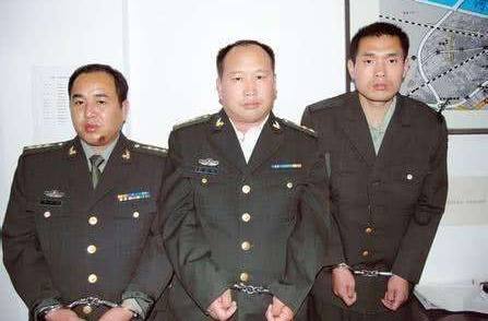 1993年，一桩假军人案惊动中央：私建400余人部队，波及12个省