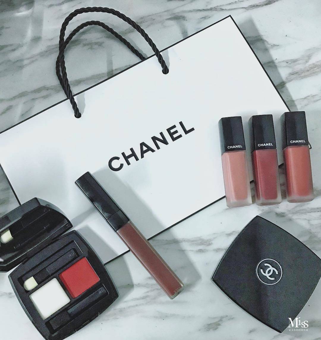 素颜也能涂的爆款口红,素颜都能用的口红