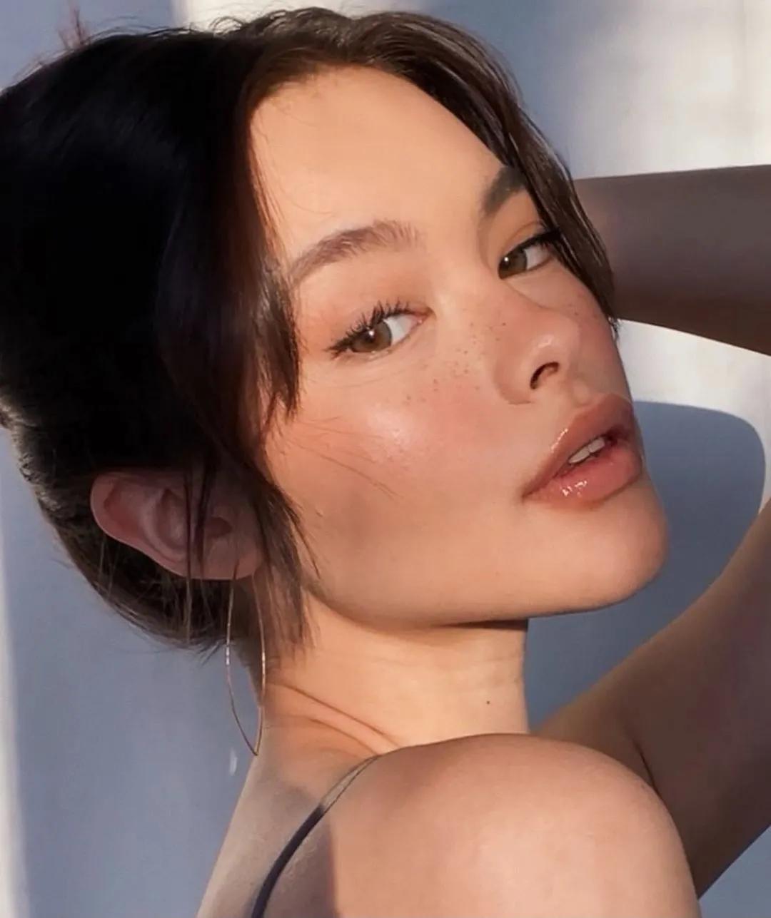 为啥柜姐给顾客化妆都那么高级,柜姐化妆免费培训吗