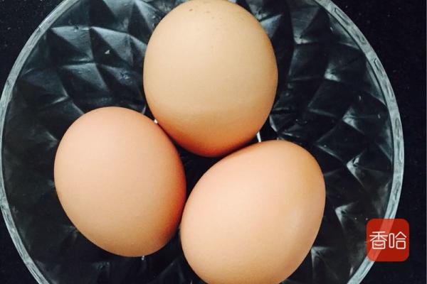 35年大厨告知煮鸡蛋时，牢记这一步，鸡蛋“自动”脱壳，超好剥