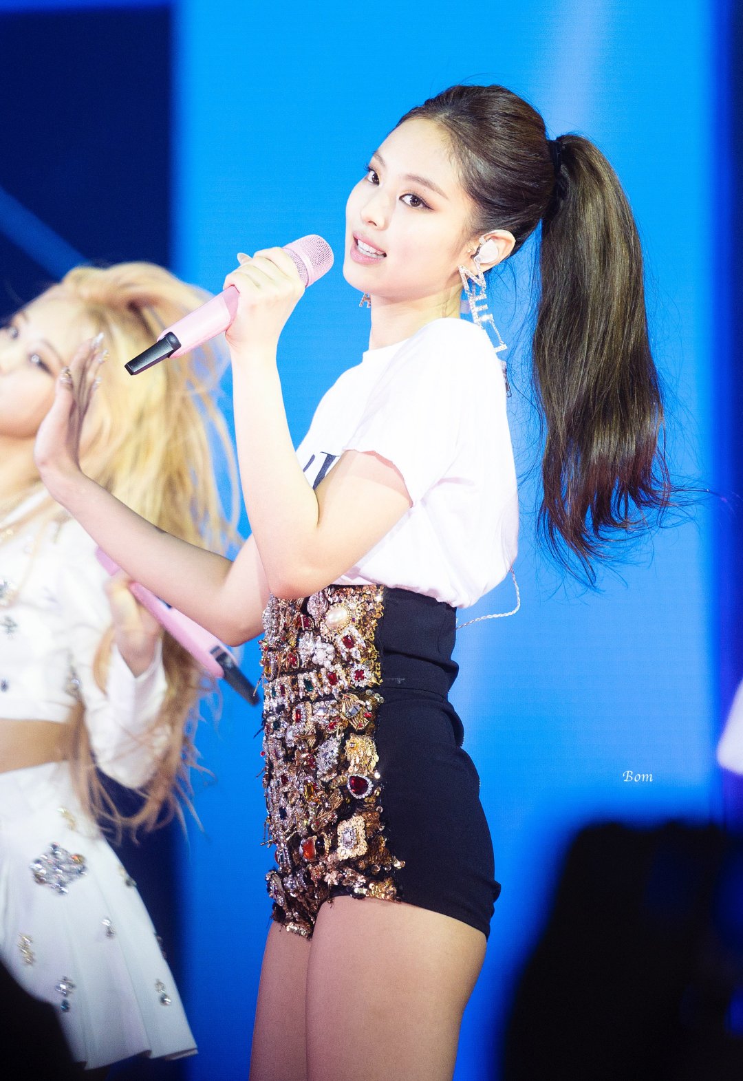 一条丝巾有多种搭配方法,丝巾的十种搭法