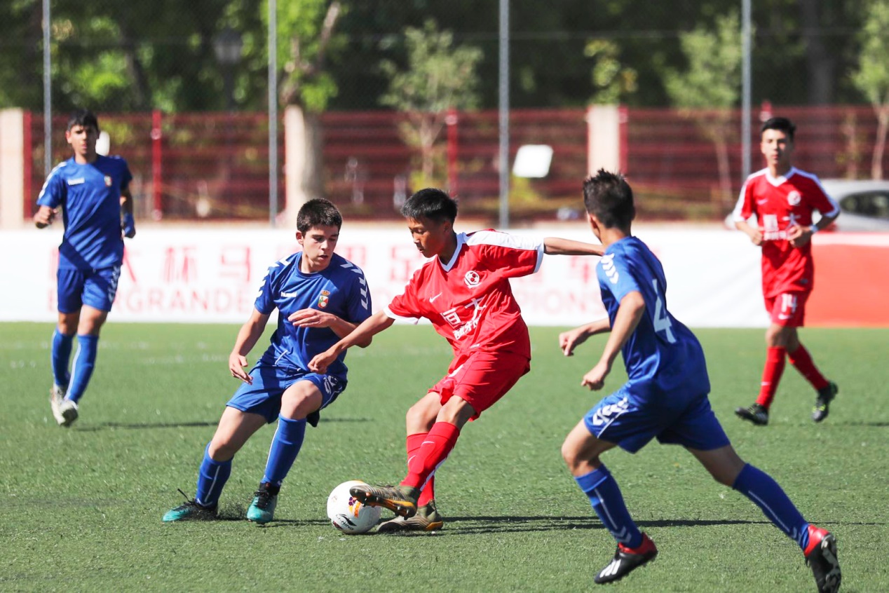 许家印观战国足,许家印亮相马德里为国足小将助威