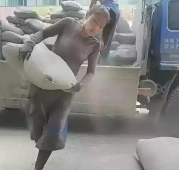 6年赚钱无数，300万粉丝素食博主被拍私下吃肉，网友：不择手段