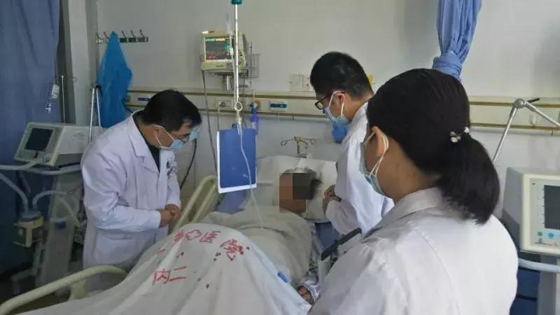 科室携手救治90岁高龄肝脓肿患者