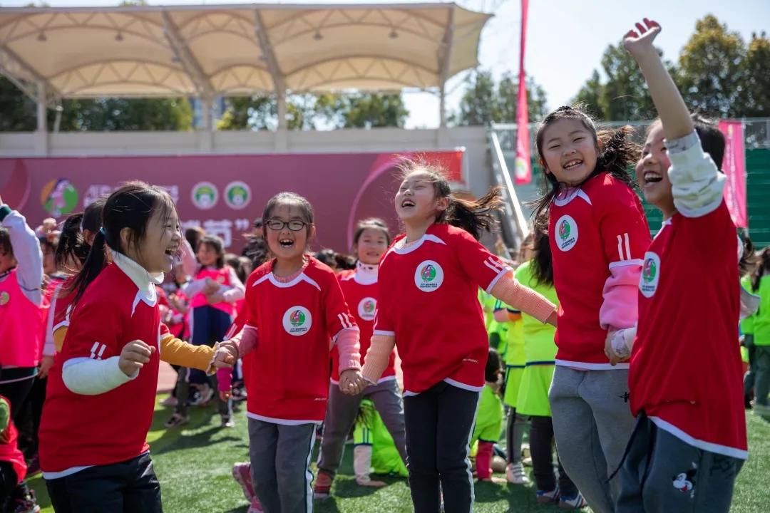 小小女人完整版歌曲,小小女兵视频获奖