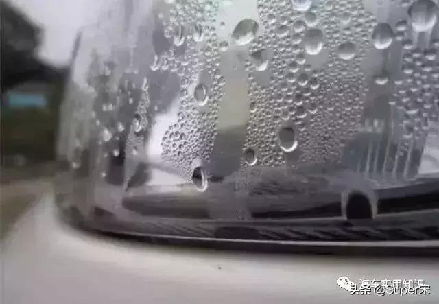 汽车大灯有水珠放干燥剂,车大灯里面为什么会有水珠和雾气