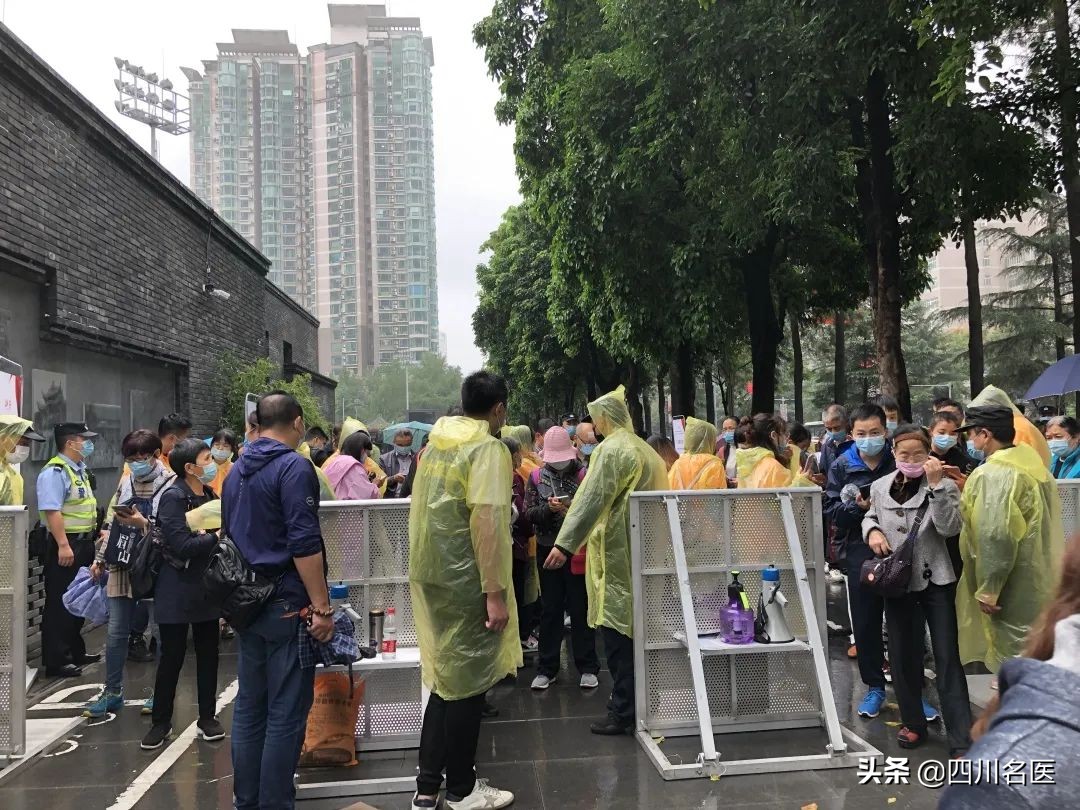 火爆！数万人“追星”华西坝