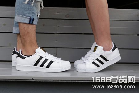 怎样辨别阿迪达斯贝壳头的真假,阿迪达斯贝壳头可以水洗吗