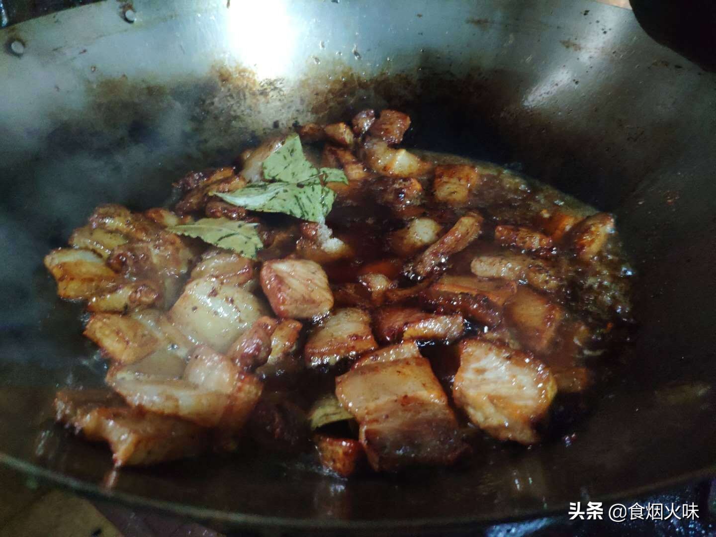 怎样做土豆红萝卜焖红烧肉最好吃,腊肠土豆焖饭电饭锅的做法大全