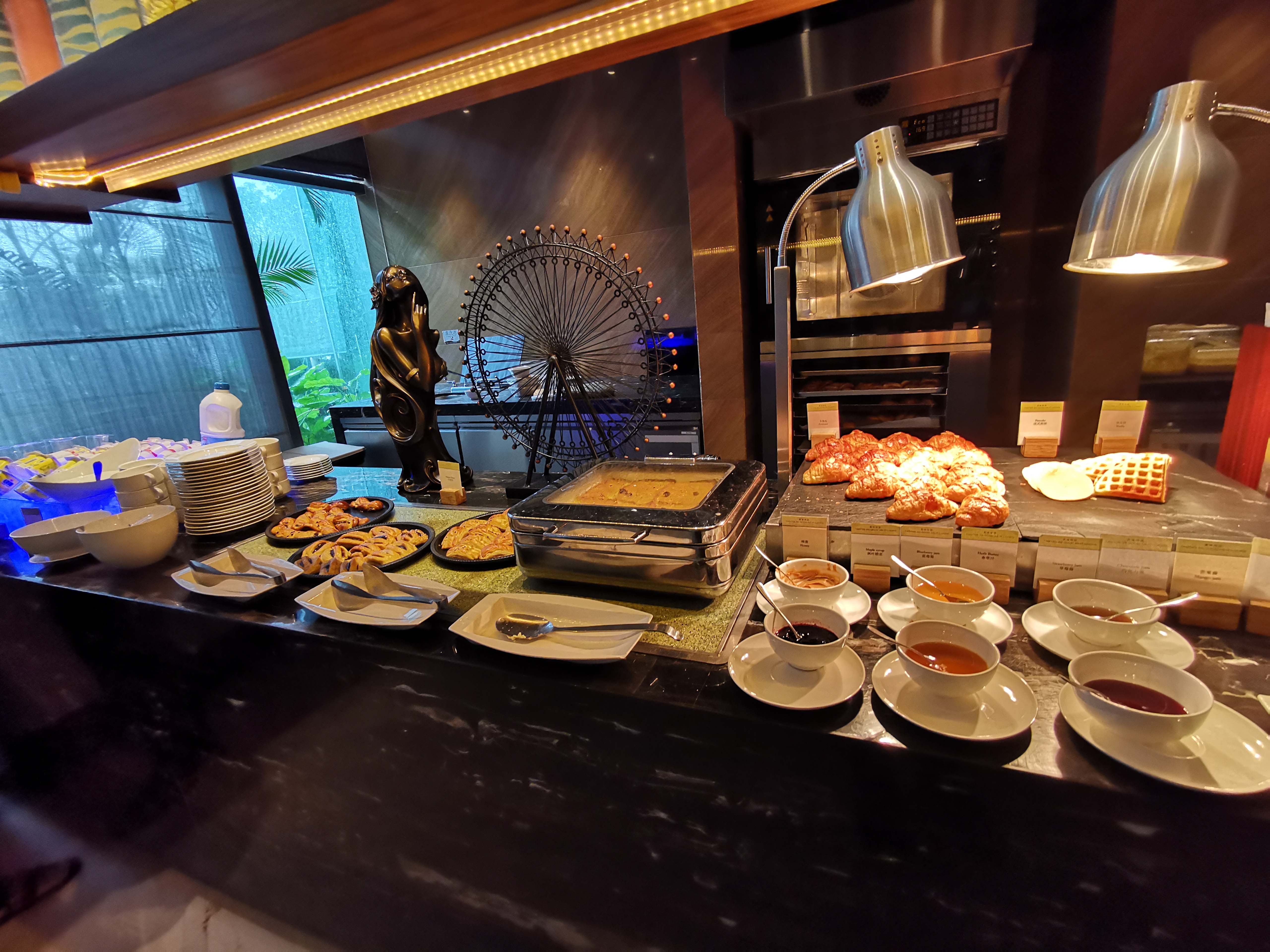 广州汇华希尔顿逸林酒店月饼,广州汇华希尔顿逸林酒店自助餐厅