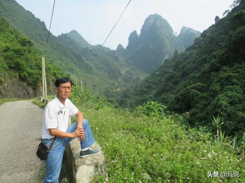 越南老兵重回当年战斗过的洞穴 (越南老兵回忆丛林战争)