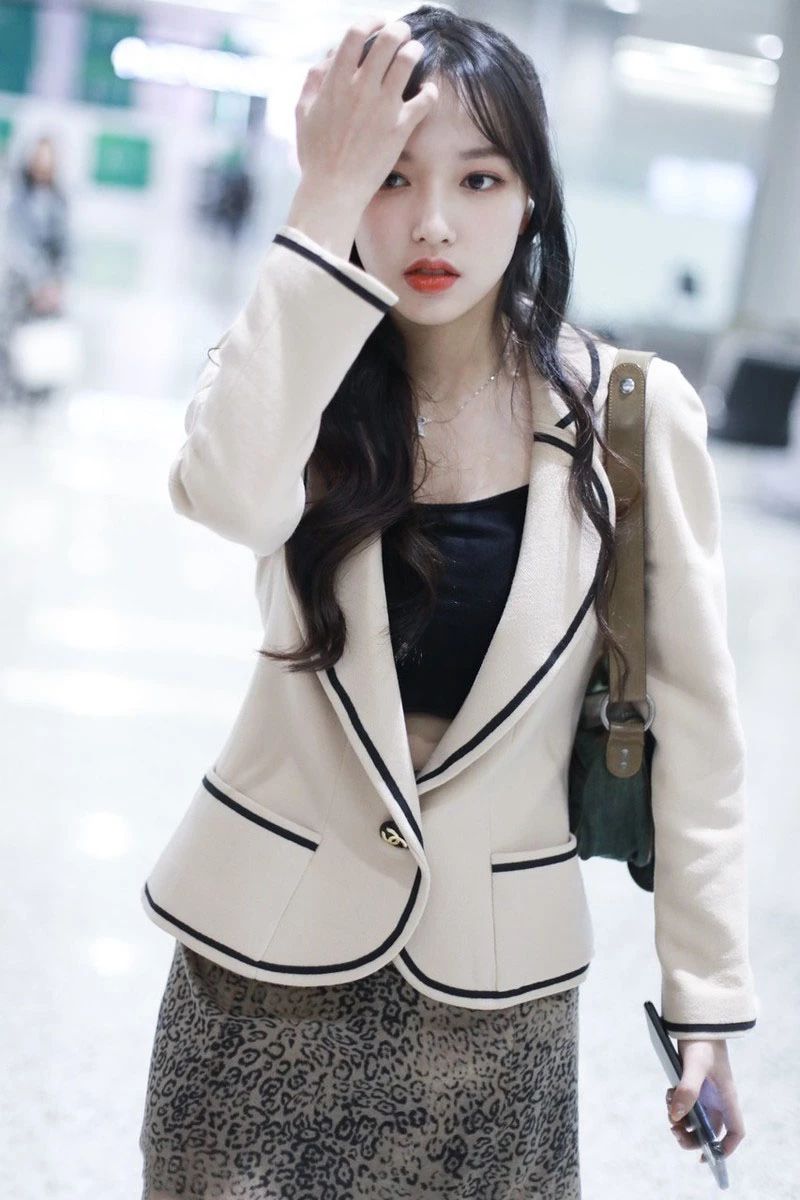 程潇微胖完整版,程潇穿绿色露腰上衣