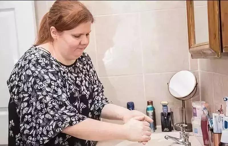 人为什么一直口臭脚臭,口臭脚臭身体有异味