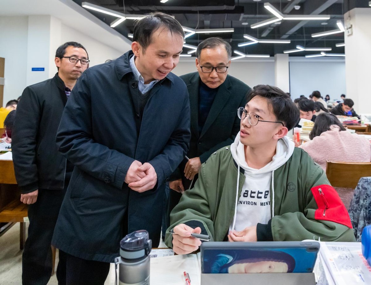 金融专业和经济与贸易专业哪个好,金融专业就业前景最好的专业