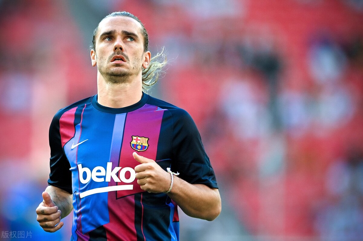 盘点世界足坛12位亿元级别转会费的球员，30岁以上的只有C罗