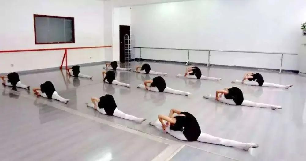 小孩学舞蹈瘫痪的案例,5岁女孩练舞蹈导致瘫痪