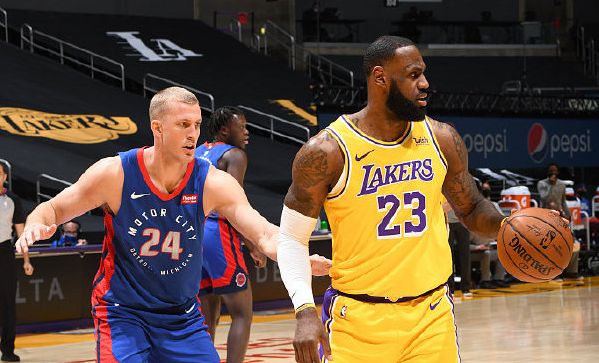 詹姆斯10亿身价,10亿美金詹姆斯