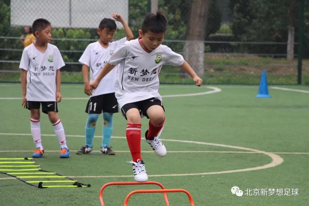 千万别让您的小孩错过足球