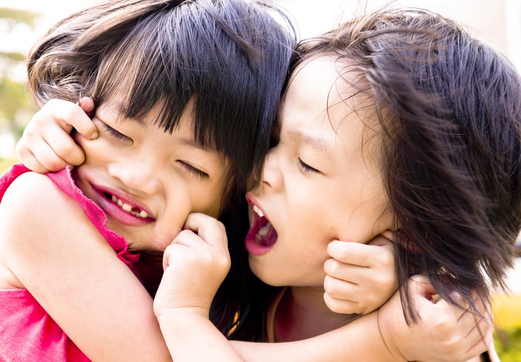 孩子老是打人家长怎么办,孩子动不动打人怎么治