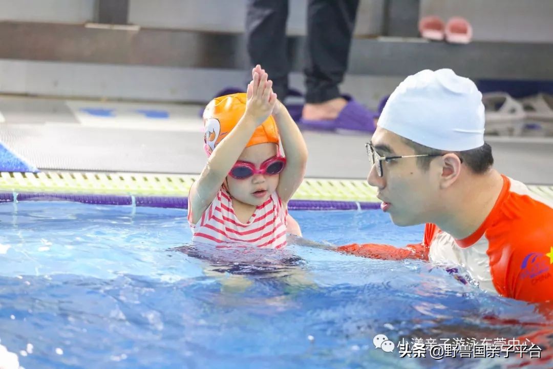 亲子游泳的这些好处,你知道吗?