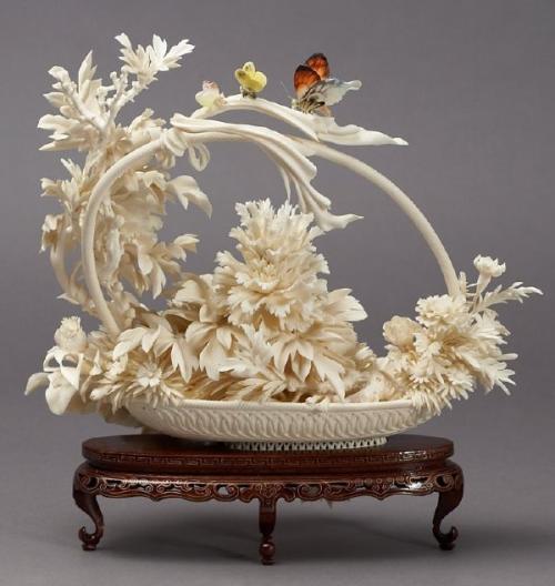 闺蜜送我礼物，象牙雕品或蜜蜡，我毫不犹豫选了象牙，原因是？