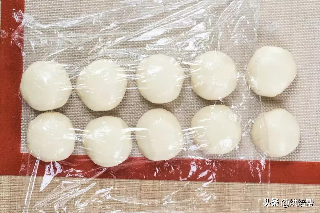 如何用烤箱烤芝麻烧饼,老北京麻酱芝麻烧饼的烤箱做法