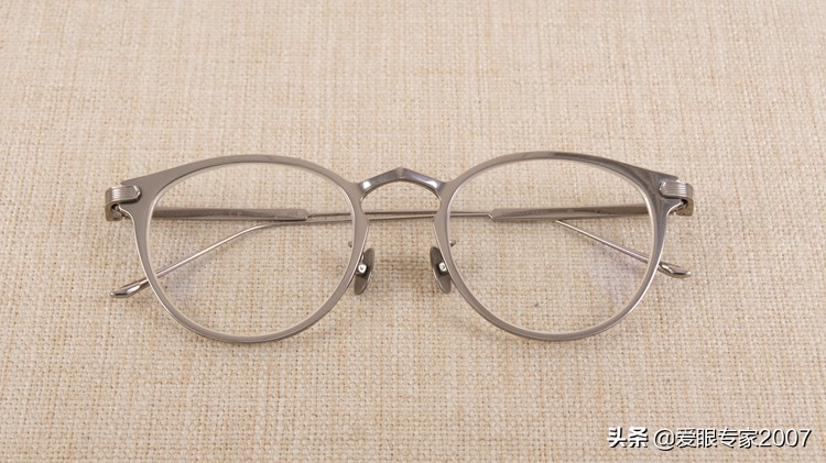 卡地亚眼镜原装镜片有什么效果 (卡地亚眼镜的缺点)