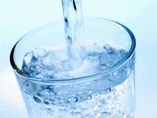 猫咪拉屎一点点一天拉好几次