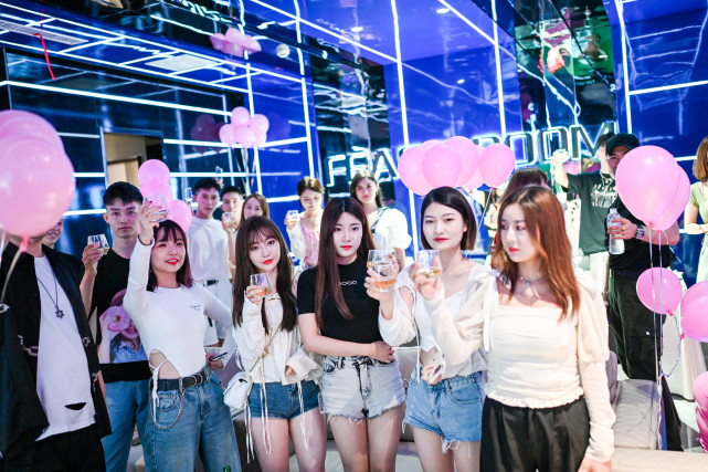 西安MG超玩会满月礼暨杜卡迪车友会在西安MIAMICLUB举办