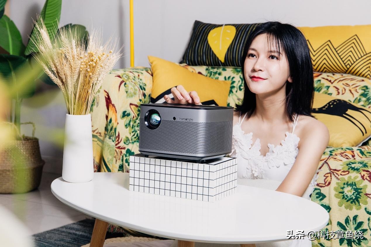 小仙女教你在家轻松搭建私人影院