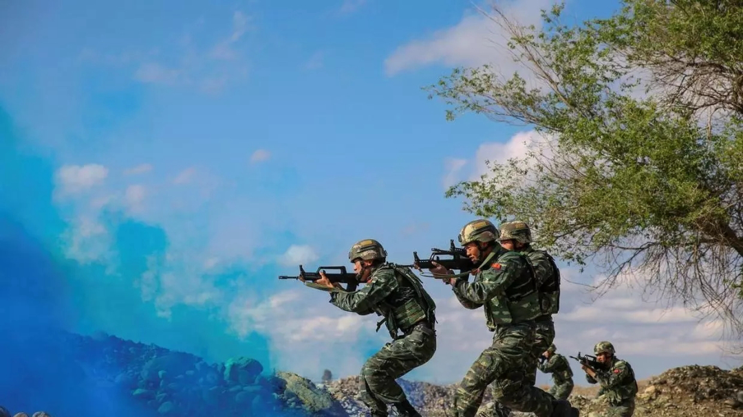 国界线两国士兵互相交流,世界上最奇葩的10条国境线