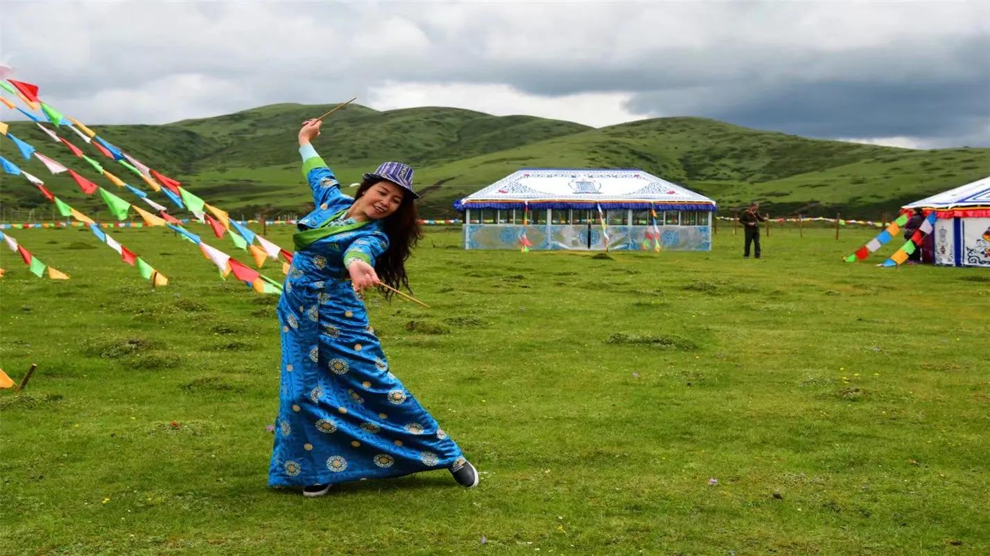 六月的红原，绿成为草原上最美的颜色