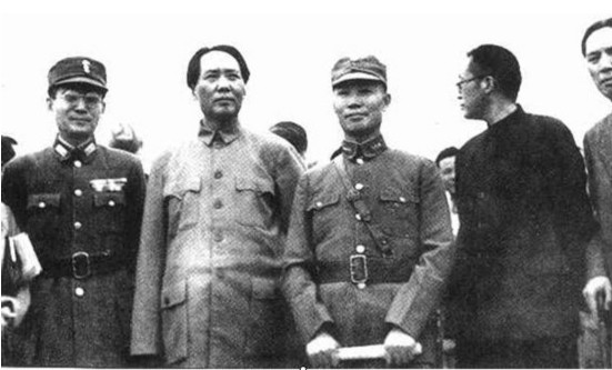 毛*东泽**称赞他“专做好事，做了许多好事”并采纳了他的好多建议