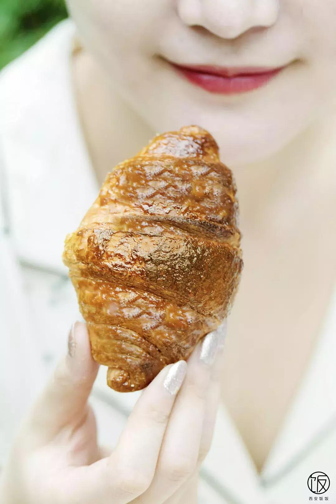 一*爆口**浆的咩咩包来了，今天也是努力营业的奈雪咩！