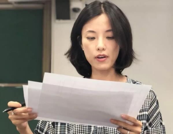 学生姓“郝”，老师上课不敢叫他名字，因为一叫班里可能就没人了