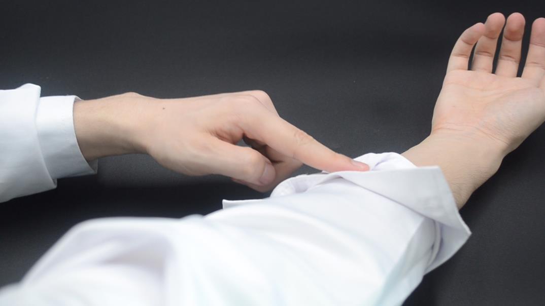 你家里有橡皮筋吗？这样用途太聪明了，解决了很多男女人的困扰