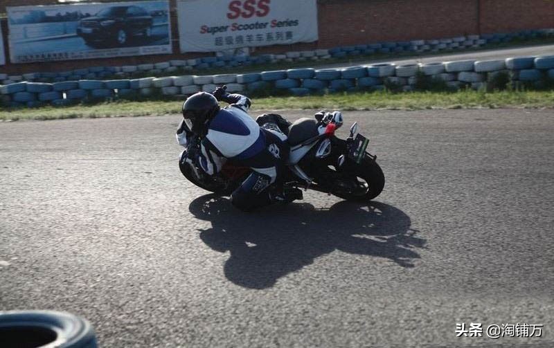 最廉价的四缸街车贝纳利黄龙600边吐槽边享受！香