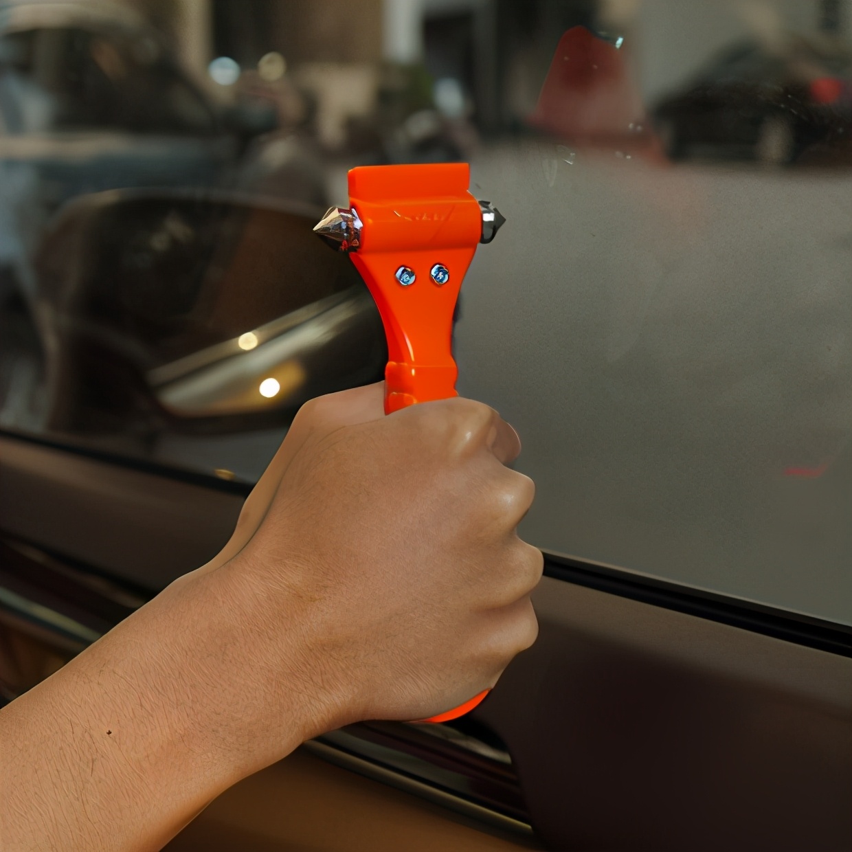 汽车上合法的防身工具有哪些,车上放上这几样防身工具